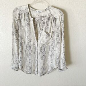 Aritzia Babaton 100% silk Buttoned Blouse size S